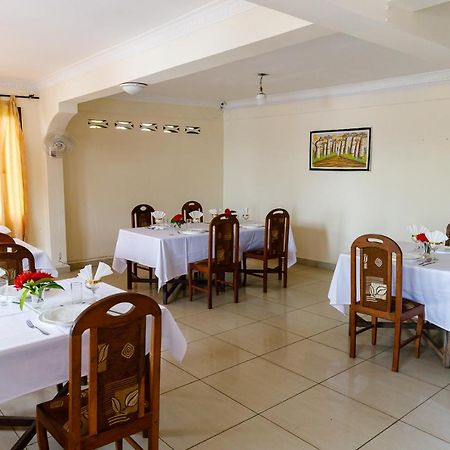 Hotel Melrose Sambava Esterno foto