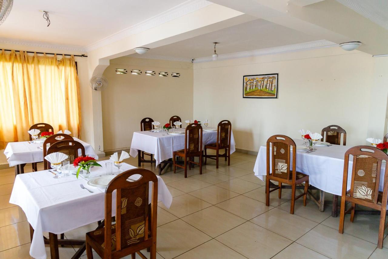 Hotel Melrose Sambava Esterno foto